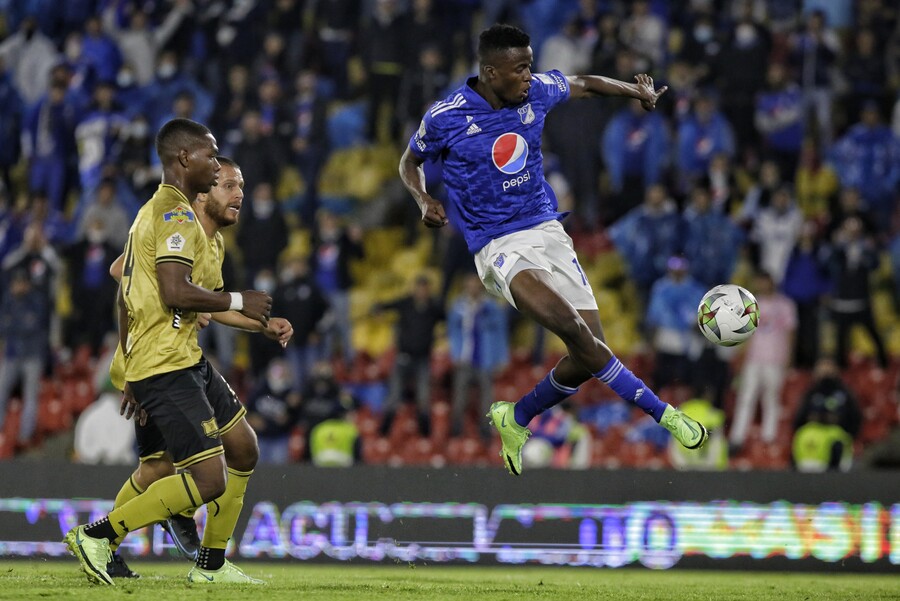 Millonarios anda inspirado: ganó y sigue en buena racha en la Liga Millonarios se sigue luciendo en la Liga. Este miércoles, en el estadio El Campín, el cuadro 'Embajador' mostró su buen juego y con categoría se impuso 2-0 sobre Águilas Doradas. Llegó a tres victorias consecutivas.