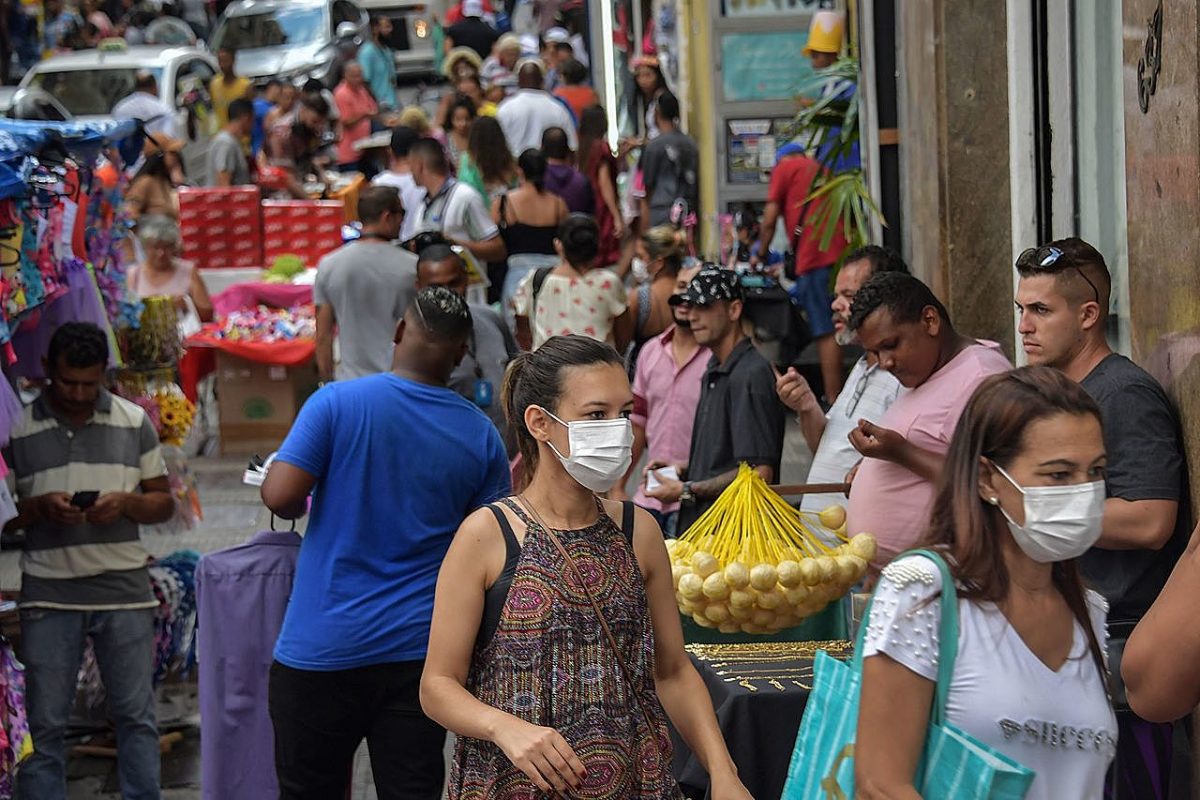 Más de 5,4 millones de colombianos trabajaron en la informalidad en 2021 2 Más de 5,4 millones de colombianos trabajaron en la informalidad en 2021 En 2021, más de 5,4 millones de personas trabajaron en la informalidad, por lo que no contaron con beneficios como los de seguridad social, ni pagos obligatorios a salud y pensiones.