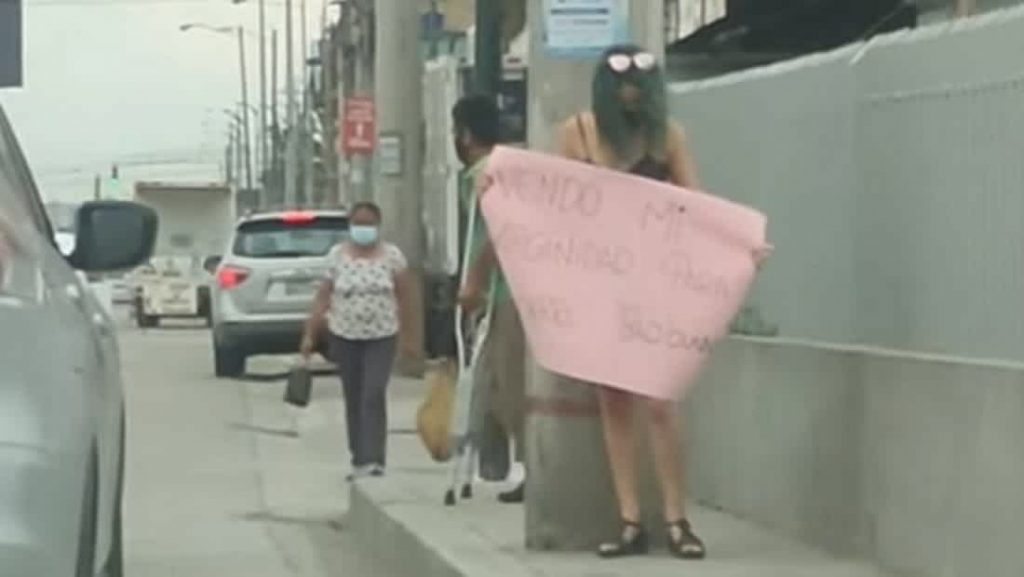 Puso en venta su virginidad para ir al concierto de Bad Bunny 3 Puso en venta su virginidad para ir al concierto de Bad Bunny En video quedó registrada una joven que estaba ofreciendo su virginidad, esto para poder obtener dinero para comprar las entradas al concierto de Bad Bunny.