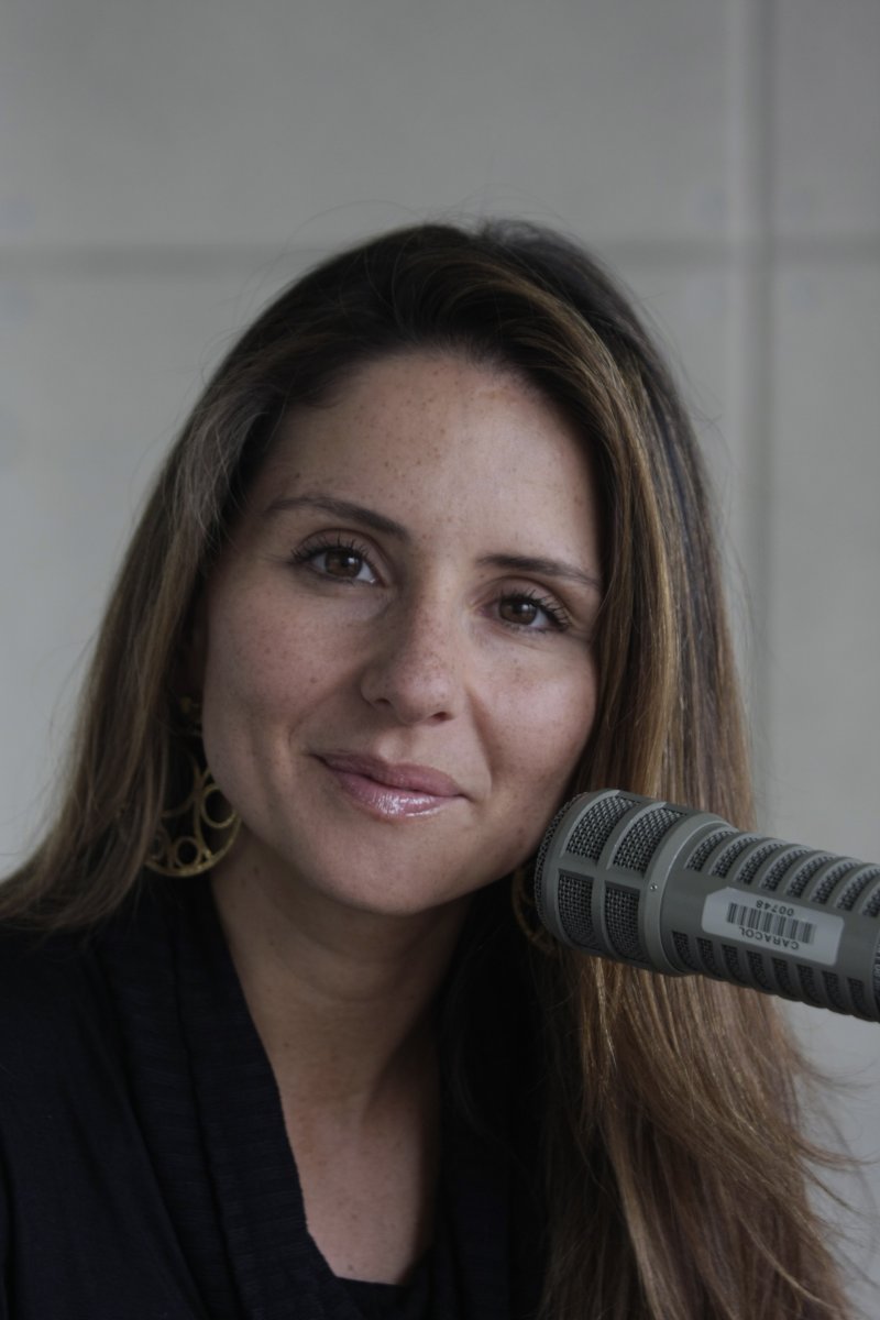 Los periodistas que pasaron de preguntar a ejercer política en Colombia 2 Los periodistas que pasaron de preguntar a ejercer política en Colombia El periodismo y la política son dos sectores que están muy ligados en la esfera pública, no solo por la fiscalización y la intermediación entre gobierno y opinión pública, sino que hoy en día muchos comunicadores de gran experiencia y recorrido en medios tradicionales e importantes del país, están dando el brinco allí, buscando nuevas experiencias.