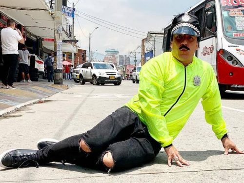 Influenciadores colombianos que murieron muy jóvenes 5 Influenciadores colombianos que murieron muy jóvenes El más reciente fallecimiento de Alejandro Castro, más conocido como 'Polinardo La Ley', tiene conmocionados a los colombianos, pero como él son varios los jóvenes que han perdido la vida cuando apenas estaban empezando a romperla haciendo contenidos digitales. A continuación le mostramos otros casos que fueron noticia en su momento.