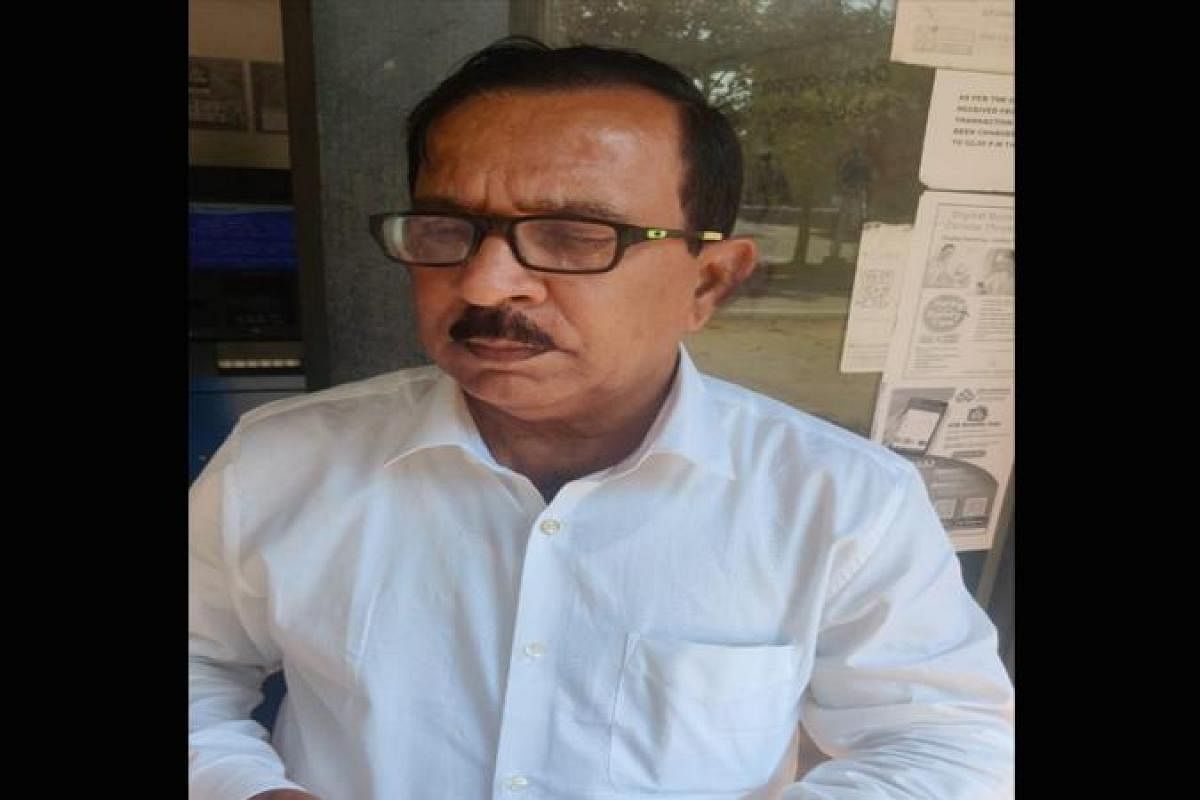 Se casó con 14 mujeres adineradas<br>para robarlas 1 Se casó con 14 mujeres adineradas<br>para robarlas Ramesh Chandra Swain es un hindú que durante 43 años se casó con 14 mujeres adineradas con el fin de sacar provecho y quitarles su dinero.