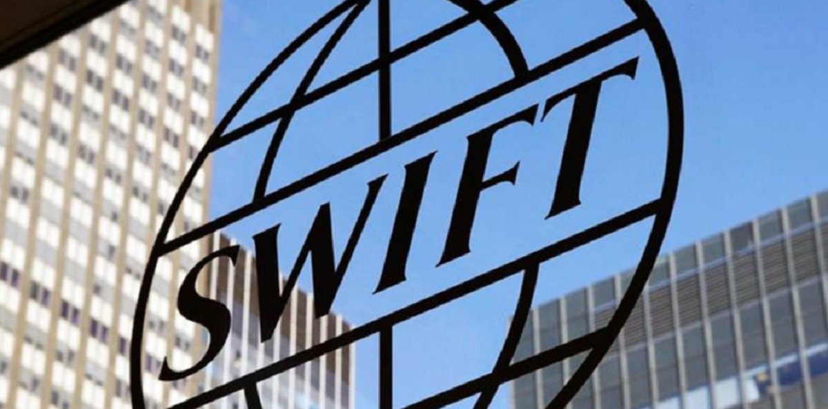 EE.UU y la Unión Europea podrían acordar la expulsión de Rusia del SWIFT 1 EE.UU y la Unión Europea podrían acordar la expulsión de Rusia del SWIFT Estados Unidos y la Unión Europea podrían acordar este mismo fin de semana la expulsión de Rusia del mecanismo financiero SWIFT, lo que significaría su exclusión de los mercados internacionales, al término de la celebración de una cumbre virtual de emergencia, según fuentes de la agencia DPA.