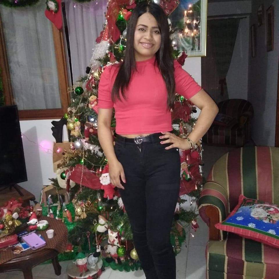 Solanyi duró muerta 4 días en su casa, en Engativá 3 Solanyi duró muerta 4 días en su casa, en Engativá Lejos de terminar, el drama de la familia Chavarro sigue causando tristeza e indignación entre los allegados de la recién graduada de 26 años, Solanyi Chavarro López. Aparte del misterioso final de esta joven guerrera, se le suma el hecho de que su cuerpo no fue levantado sino hasta cuatro días después de su misterioso deceso, razón por la cual sus familiares no han podido esclarecer cómo perdió la vida estando sola el pasado viernes.