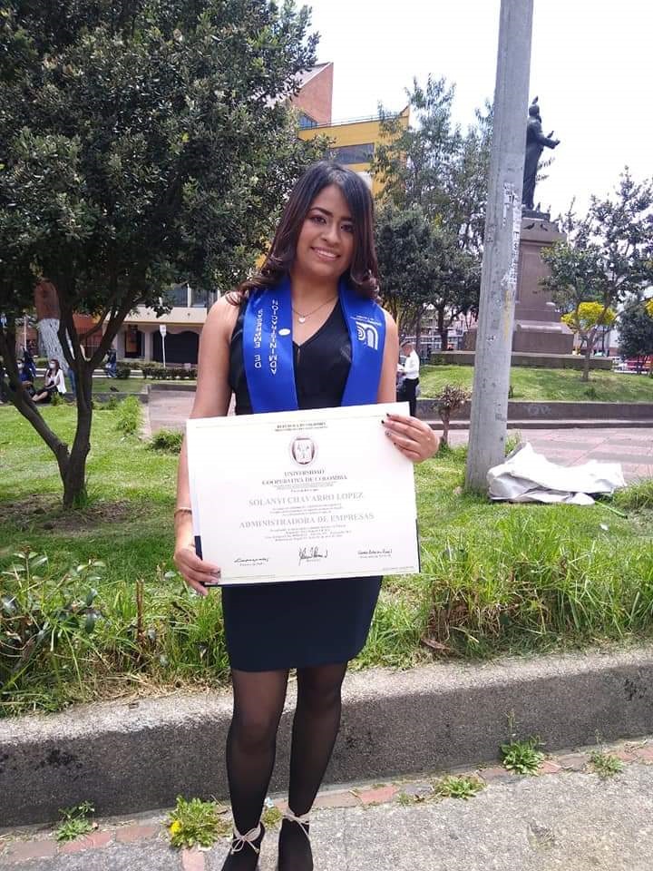 Solanyi duró muerta 4 días en su casa, en Engativá 4 Solanyi duró muerta 4 días en su casa, en Engativá Lejos de terminar, el drama de la familia Chavarro sigue causando tristeza e indignación entre los allegados de la recién graduada de 26 años, Solanyi Chavarro López. Aparte del misterioso final de esta joven guerrera, se le suma el hecho de que su cuerpo no fue levantado sino hasta cuatro días después de su misterioso deceso, razón por la cual sus familiares no han podido esclarecer cómo perdió la vida estando sola el pasado viernes.