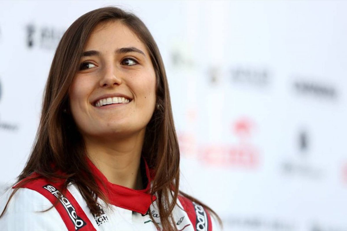 Tatiana Calderón debutará en la IndyCar El Gran Premio de San Petersburgo (Florida) de este fin de semana contará con algunas novedades para AJ Foyt Racing, ya que será la primera vez que el equipo presente tres autos de tiempo completo en la serie IndyCar y en uno de ellos estará la corredora Tatiana Calderón.