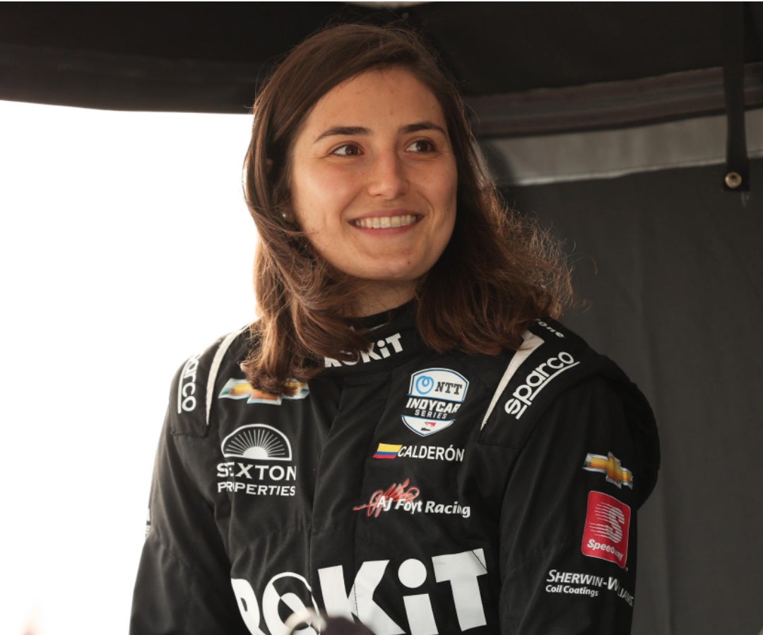 Tatiana Calderón debutará en la IndyCar El Gran Premio de San Petersburgo (Florida) de este fin de semana contará con algunas novedades para AJ Foyt Racing, ya que será la primera vez que el equipo presente tres autos de tiempo completo en la serie IndyCar y en uno de ellos estará la corredora Tatiana Calderón.