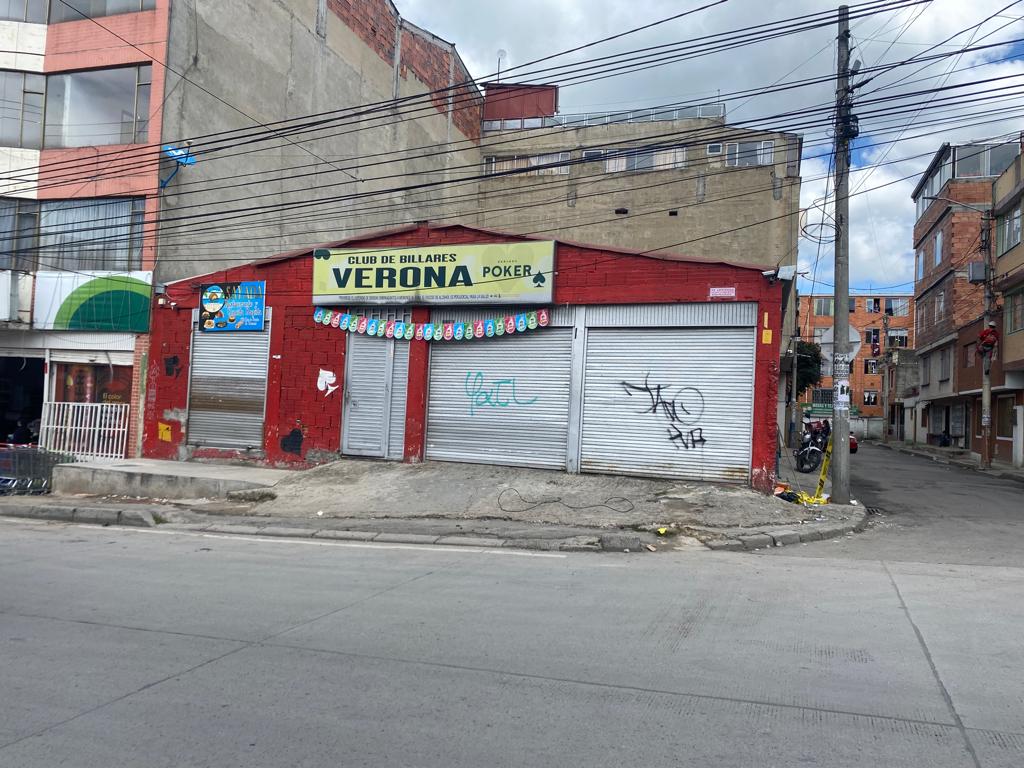 Tarde de bala y muerte en billar de Usaquén El tintineo de las bolas de billar se confundía con el toque de las botellas de cerveza dentro de un vistoso local del famoso juego, ubicado en el barrio Lijacá, de Usaquén. La espuma de la cerveza subía con el fulgor de la música en horas de la tarde del miércoles, cuando extraños sujetos desataron el horror y balearon a varios clientes que en ese momento jugaban y bebían tranquilos.