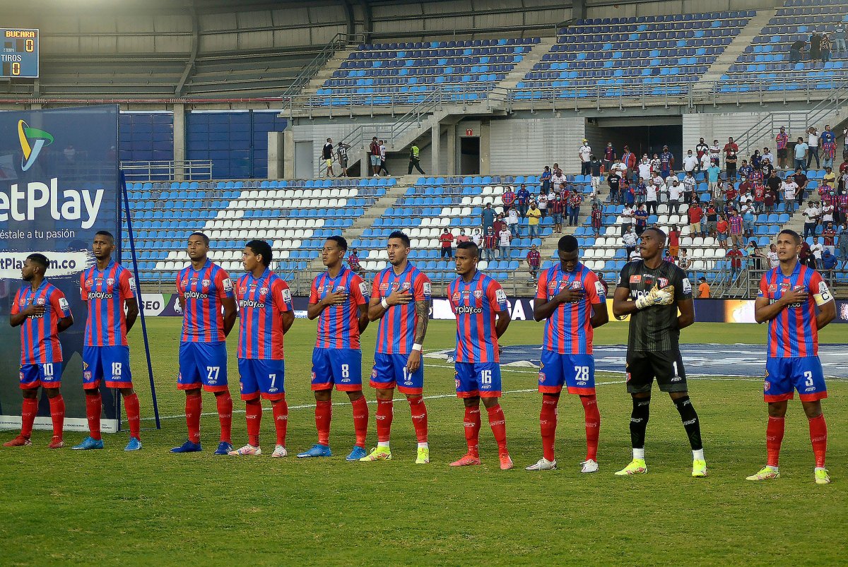 Hinchas del Unión se metieron a la cancha y agredieron a los jugadores 1 Hinchas del Unión se metieron a la cancha y agredieron a los jugadores Un hecho bochornoso ocurrió este martes en el juego que perdió Unión Magdalena 0-1 con Atlético Bucaramanga, en el estadio Sierra Nevada de Santa Marta, cuando los hinchas del 'Ciclón' invadieron el terreno de juego y agredieron a los jugadores.