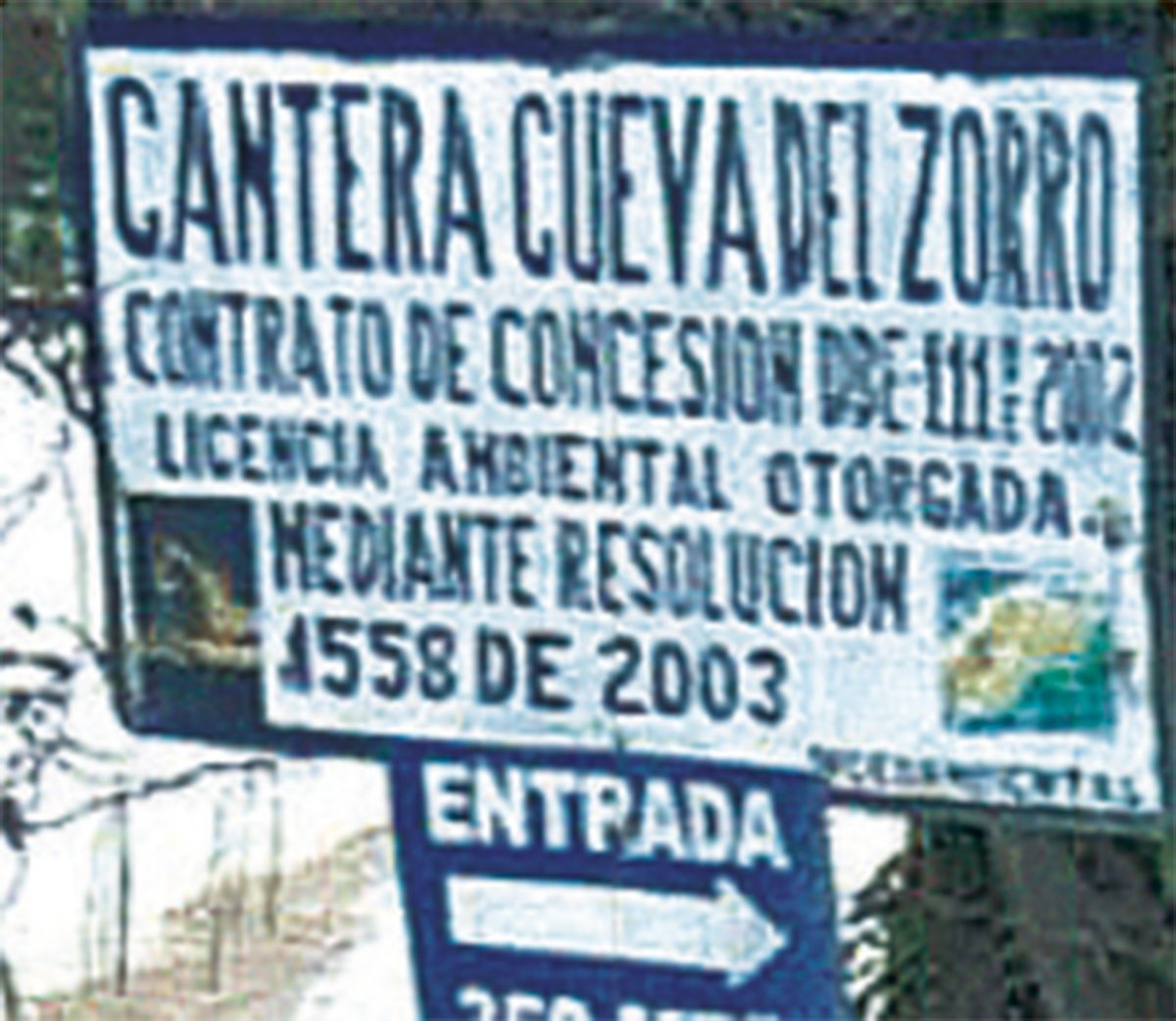 Vigilante, asesinado por su colega 2 Vigilante, asesinado por su colega Con un revólver de dotación en sus manos y la mirada perdida en el recuerdo del último instante que utilizó el arma, fue hallado un joven vigilante que laboraba en una cantera dentro del espeso bosque de la vereda El Molino, en zona rural de Soacha. Eran las 10:20 de la noche.