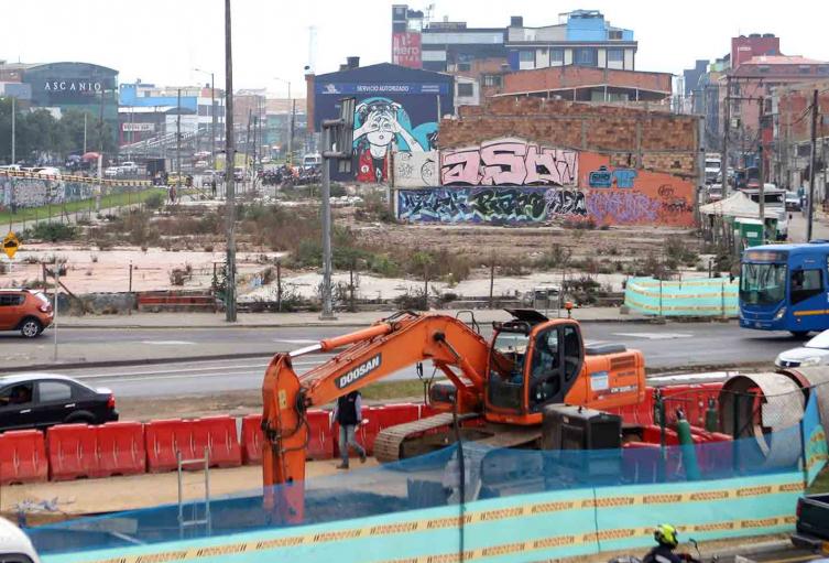 Así avanza el Metro de Bogotá Tras varios avances en la construcción del Metro de Bogotá, ingenieros y personal de obra de la Primera Línea, incluso trabajando a doble turno, han arrojado unos resultados alentadores que motivan a la ciudadanía, ansiosa de este servicio desde hace varios años.
