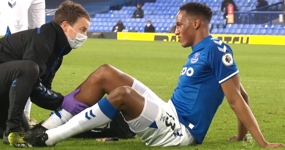 Una vez más se lesionó Yerry Mina 2 Una vez más se lesionó Yerry Mina El jugador colombiano Yerry Mina no pudo terminar el partido entre el Everton y el Newcastle por la Liga Premier League, disputado este martes, ya que presentó molestias en su pierna derecha y en el minuto 35 se tuvo que retirar de la chancha.
