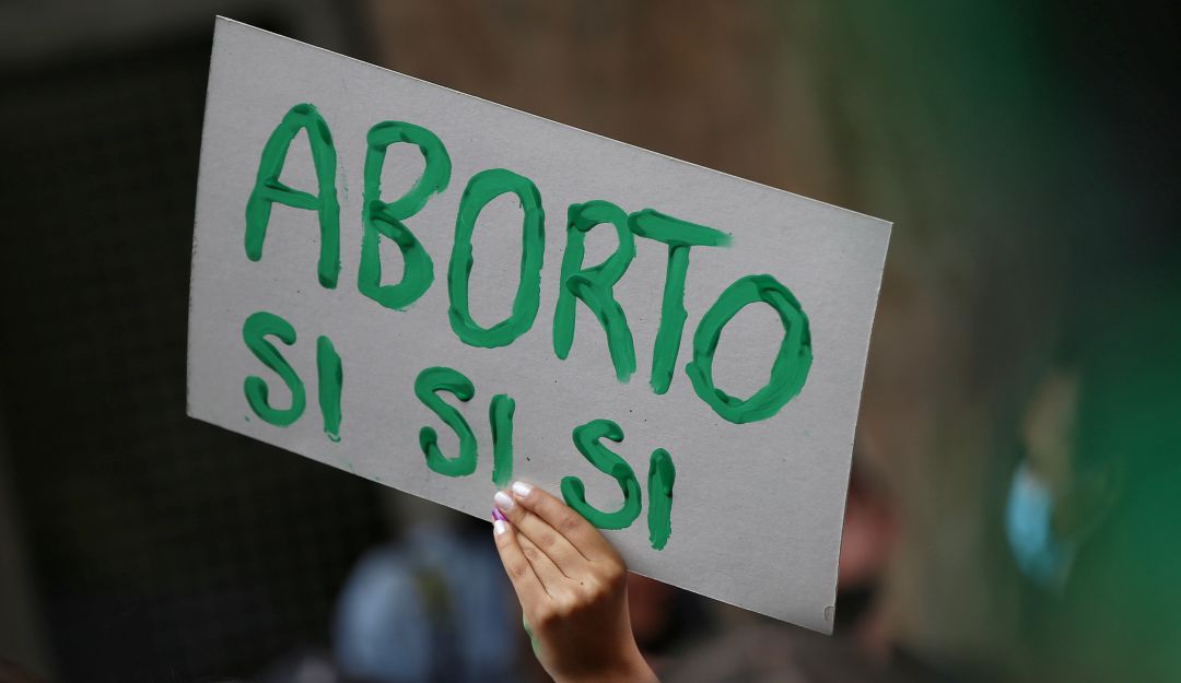 Biden lamentó suspensión del derecho al aborto en Estados Unidos 3 Biden lamentó suspensión del derecho al aborto en Estados Unidos El presidente de Estados Unidos, Joe Biden, ha advertido de que la decisión adoptada este viernes por el Tribunal Supremo de revocar el derecho constitucional al aborto "pone en riesgo" la salud y la vida de las mujeres y hace "retroceder a Estados Unidos 150 años".