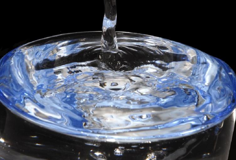 Atento a los cortes de agua para este miércoles Para garantizar el suministro de agua a todos los usuarios, la Empresa de Acueducto y Alcantarillado de Bogotá (EAAB) realizará este miércoles 20 de abril de 2022 cortes de agua por obras de reparación en las redes de distribución de algunos sectores de la ciudad.