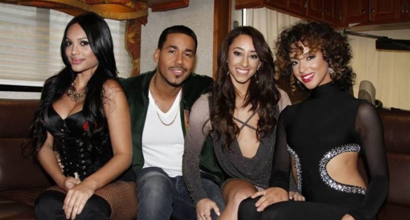 ¿Romeo Santos quiere conquistar a la Valdiri? 1 ¿Romeo Santos quiere conquistar a la Valdiri? Eso es lo que más de uno piensa al ver que el cantante le hizo llegar a la barranquillera tremendo ramo de rosas por el Día de San Valentín. La influenciadora chicaneó el episodio en sus historias de Instagram, lo que le hizo pensar a más de uno que el 'Rey de la bachata' no se ha sacado a la colombiana de la cabeza desde que participó en el videoclip de su canción 'Bella y sensual'.