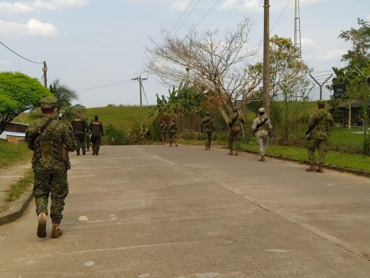 La Armada intensifica despliegue operacional en el suroriente colombiano 9 La Armada intensifica despliegue operacional en el suroriente colombiano Así mismo la Armada de Colombia fortalece el despliegue de las capacidades fluviales, en el área de responsabilidad fluvial de la Fuerza Naval del Sur, para desestabilizar y afectar las finanzas de las estructuras delincuenciales.