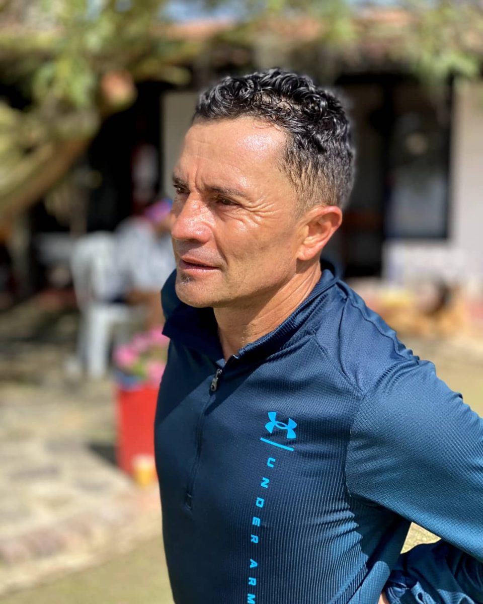 A entrenador de atletismo le imputan cargos por abusar de alumna 1 A entrenador de atletismo le imputan cargos por abusar de alumna La Fiscalía dio a conocer en las últimas horas que se llamó a imputación de cargos al entrenador de atletismo José Jacinto López López, quien según una de sus alumnas es el responsable de abusarla sexualmente y obligarla a abortar.