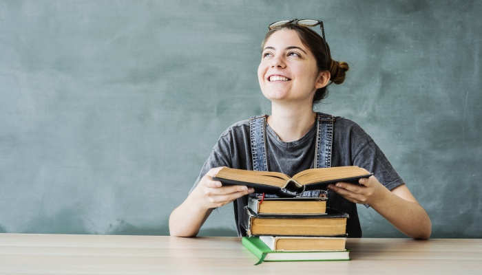 Lo que hay son becas pa’ estudiar afuera Ya sea por la posibilidad de aprender un nuevo idioma, hacer inmersión en una nueva cultura o ampliar su experiencia en la hoja de vida, cada vez son más los profesionales en Colombia que están optando por realizar una maestría o doctorado en otro país.