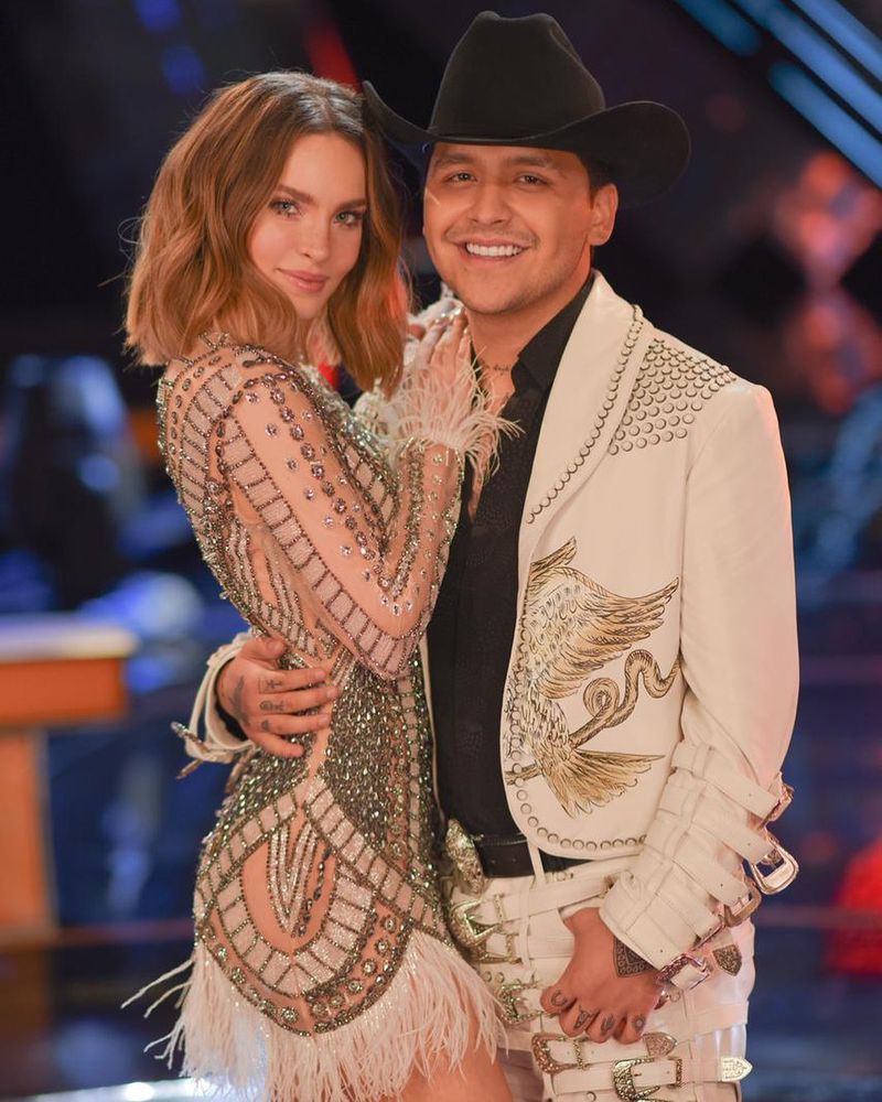Ola de memes que dejó la ruptura de Belinda y Nodal 1 Ola de memes que dejó la ruptura de Belinda y Nodal La ruptura de los cantantes Christian Nodal y Belinda causó gran sorpresa en el mundo de la farándula, y es que después de 1 año y medio le dieron fin a su romance.