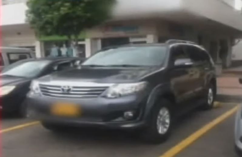 Ladrones en Chapinero atracan a pareja 3 Ladrones en Chapinero atracan a pareja Todo un verdadero dolor de cabeza causa la inseguridad en Bogotá, y es que a pesar de las medidas que se han tomado para frenar la delincuencia, como el aumento del pie de fuerza en las calles, nada parece detener a los ladrones, y por el contrario, se van conociendo más denuncias sobre hechos que generan temor entre los habitantes de la capital. Una pareja fue la nueva víctima de los ladrones en Chapinero.