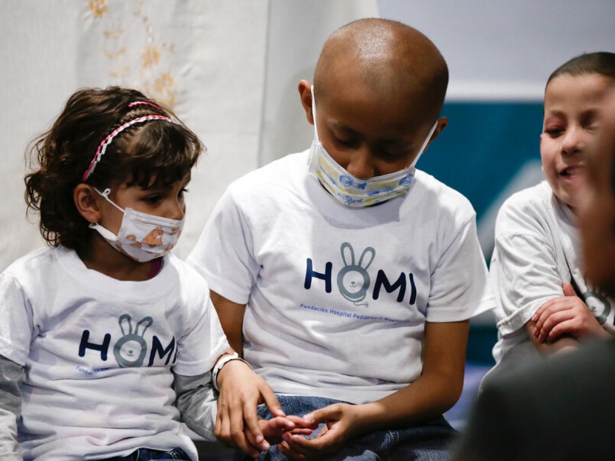 Al año se diagnostican 1.600 casos de cáncer infantil en Colombia 10 Al año se diagnostican 1.600 casos de cáncer infantil en Colombia El Presidente de la Asociación Colombiana de Hematología y Oncología Pediátrica, el doctor Agustín Contreras, asegura que en Colombia al año se diagnostican aproximadamente 1.600 casos de cáncer infantil, a propósito del Día Internacional del Cáncer Infantil que se conmemora este martes.