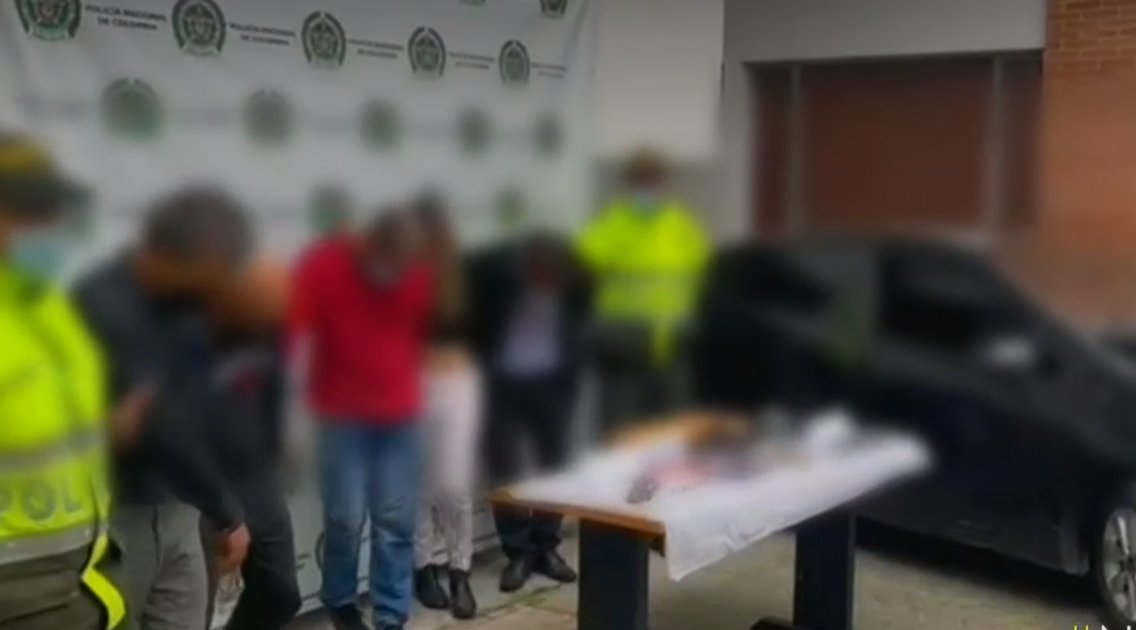 Aterrador robo en call center del norte de Bogotá 3 Aterrador robo en call center del norte de Bogotá Robos y más robos en Bogotá, eso es lo que se escucha y se ve a diario, a cualquier hora del día; un flagelo que sin duda tiene a los ciudadanos cansados, y a las autoridades con la soga al cuello. Recientemente se conoció una nueva denuncia de un aterrador atraco a diez personas que se encontraban en un call center del norte de la capital.