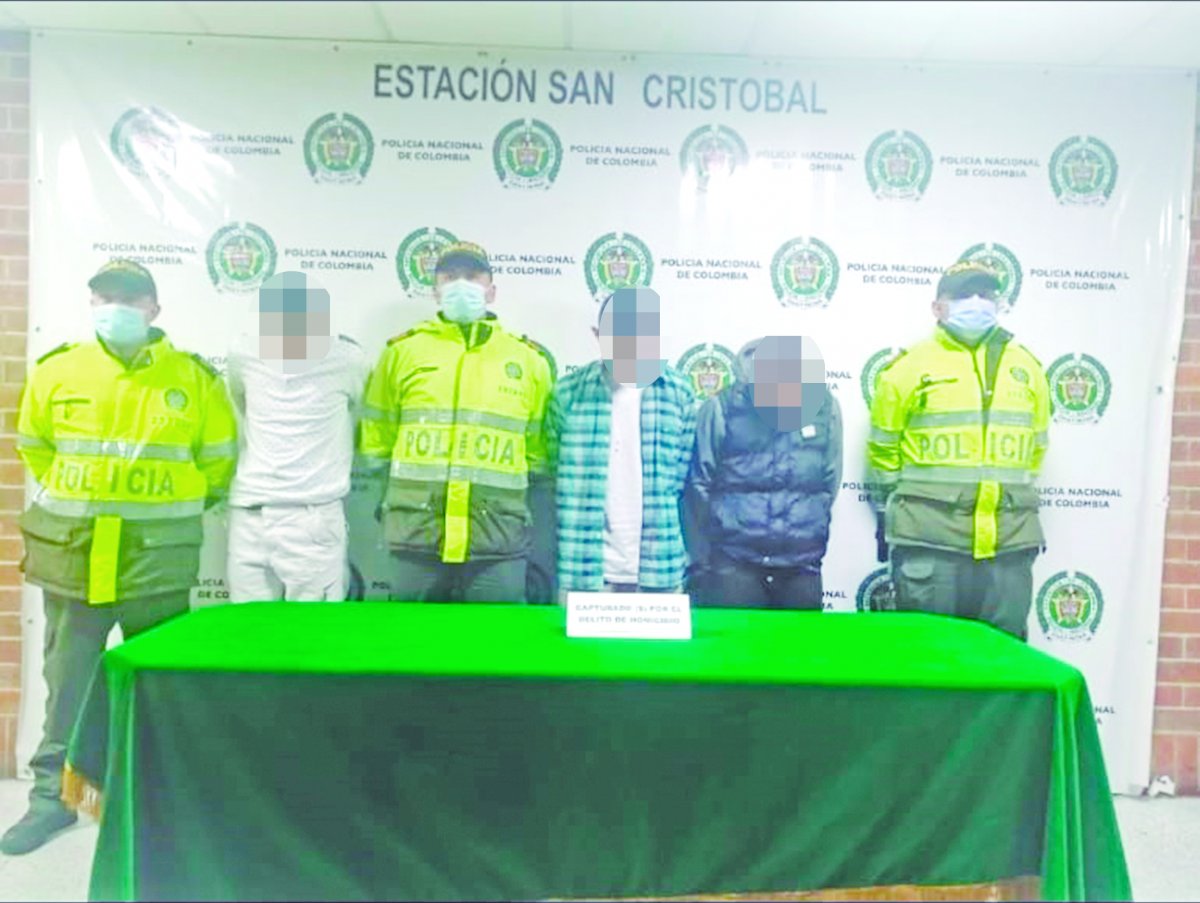 Vil asesinato de Steven en La Victoria Q’HUBO pudo conocer que, pasada la medianoche de ayer, varias personas se encontraban en una celebración en la Calle 38 Sur con Carrera 3D Este. Allí, según algunos testigos de la terrible escena, el joven identificado como Arnold Steven Beltrán (25 años) llegó a saludar a una de las mujeres que se encontraba en el lugar.