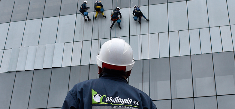 25.100 vacantes para camellar en Bogotá en aseo y construcción Toda una megaconvocatoria de empleo ha sido abierta en las últimas horas en la ciudad para que los capitalinos que estén en busca de una oportunidad laboral tengan al fin lo que tanto anhelan.