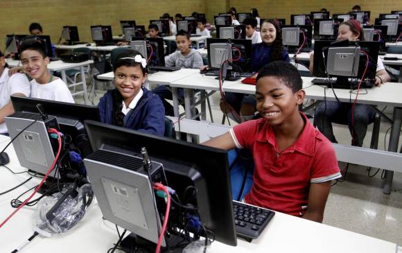 Consiga un cupo para el colegio de su hijo Un nuevo año escolar acaba de comenzar, y después del retroceso que sufrieron varios estudiantes por cuenta de la pandemia, por estos días por fin están regresando a las aulas de clase para tomar sus lecciones 100% presenciales.