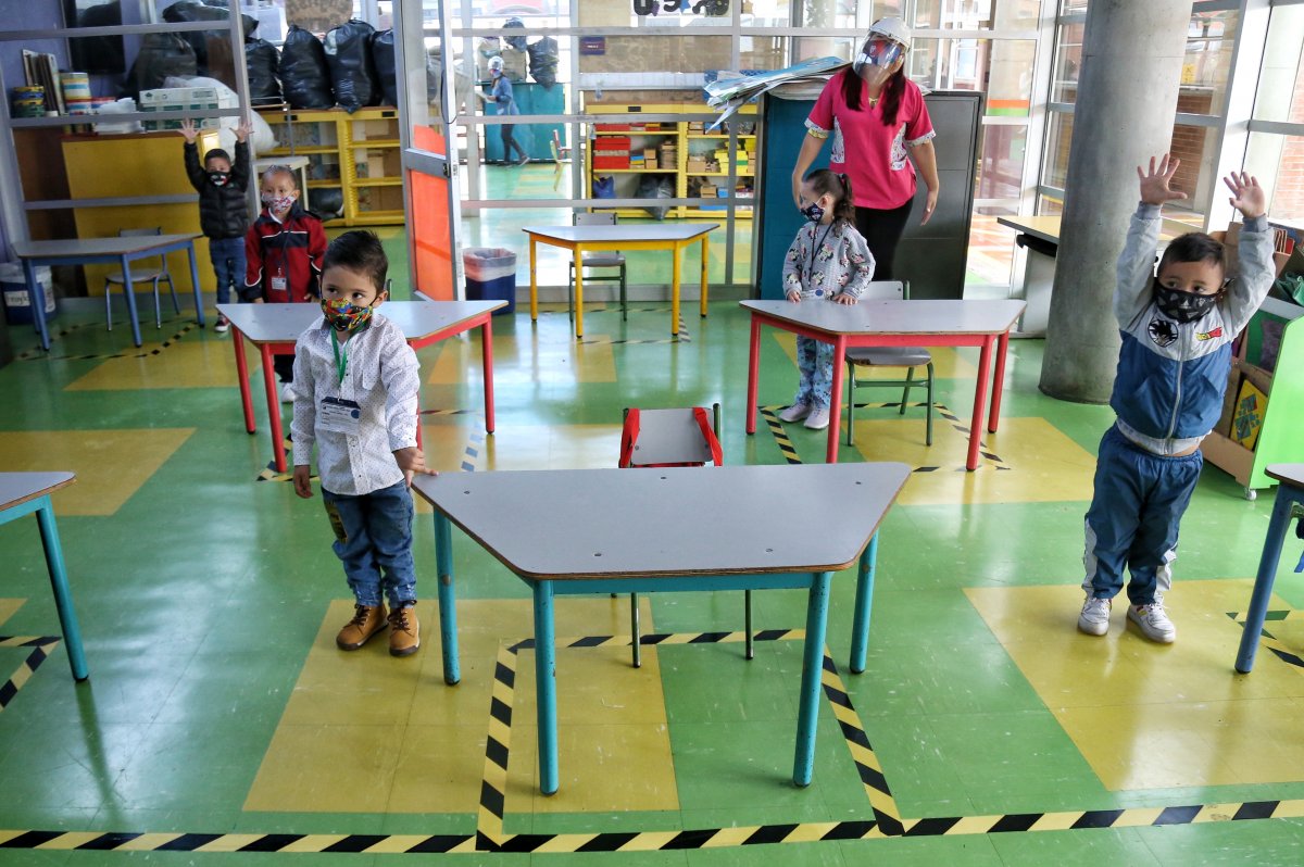 ¿Pueden las mascarillas afectar el desarrollo de los niños? 3 ¿Pueden las mascarillas afectar el desarrollo de los niños? ¿Crecer en medio de adultos con tapabocas es nocivo para el desarrollo de los niños? A dos años del inicio de la pandemia afloran las preocupaciones sobre el efecto de las mascarillas en el aprendizaje del lenguaje, las emociones y la sociabilidad de los más jóvenes.