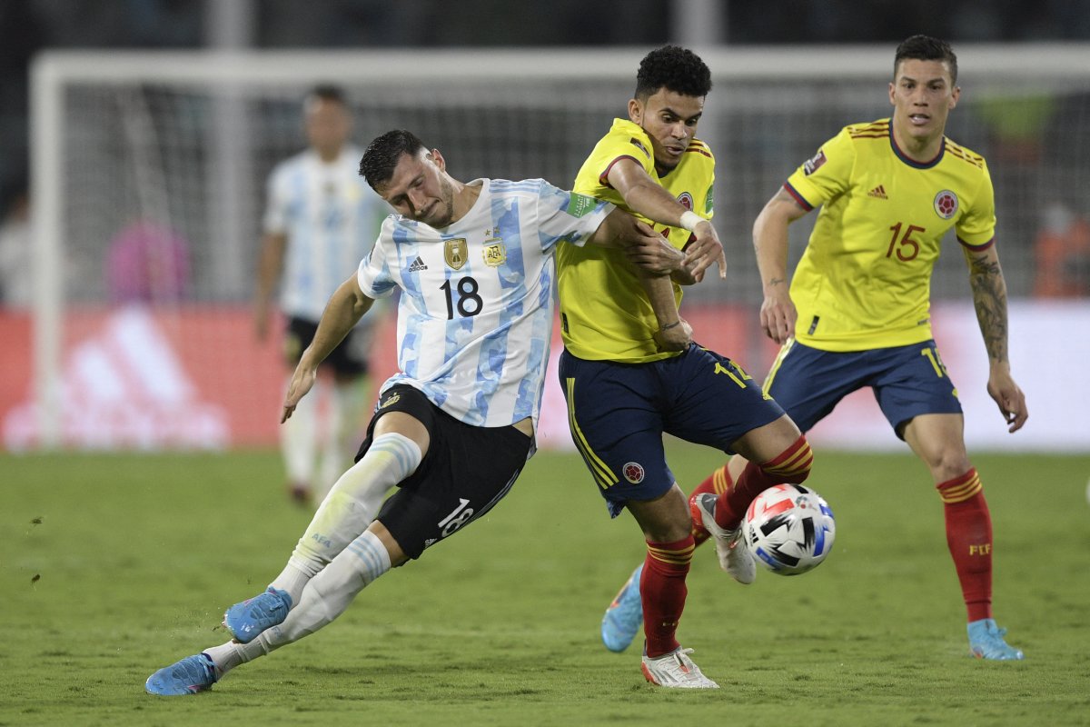 Las cuentas que hace la Selección para ilusionarse con Catar 1 Las cuentas que hace la Selección para ilusionarse con Catar Con tanque de oxígeno y casi agonizante se encuentra la Selección de Colombia, tras la nefasta doble fecha en las jornadas 15 y 16 de la Eliminatoria Suramericana, al perder 1-0 contra Perú y frente a Argentina, resultados que lo tienen lejos de la posibilidad de clasificar al Mundial Catar 2022.