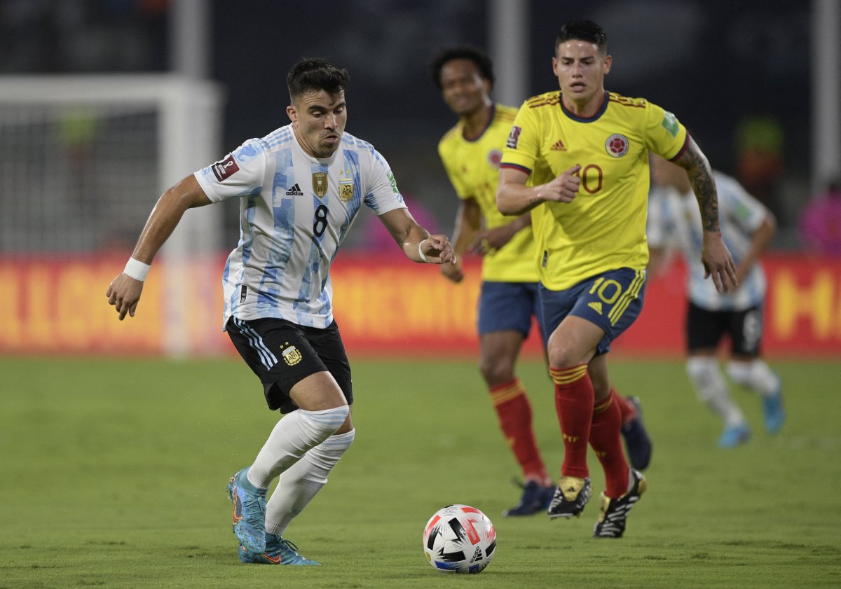 ¡Muy lejos de Catar! Colombia perdió con Argentina y quedó al borde del abismo Una dolorosa derrota sufrió este martes la Selección Colombia frente a Argentina en el Estadio Mario Alberto Kempes de la ciudad de Córdoba, donde perdió por 1-0 por la fecha 16 de la Eliminatoria Suramericana y de esta manera resignó casi todas sus posibilidades de clasificar al Mundial de Catar 2022.