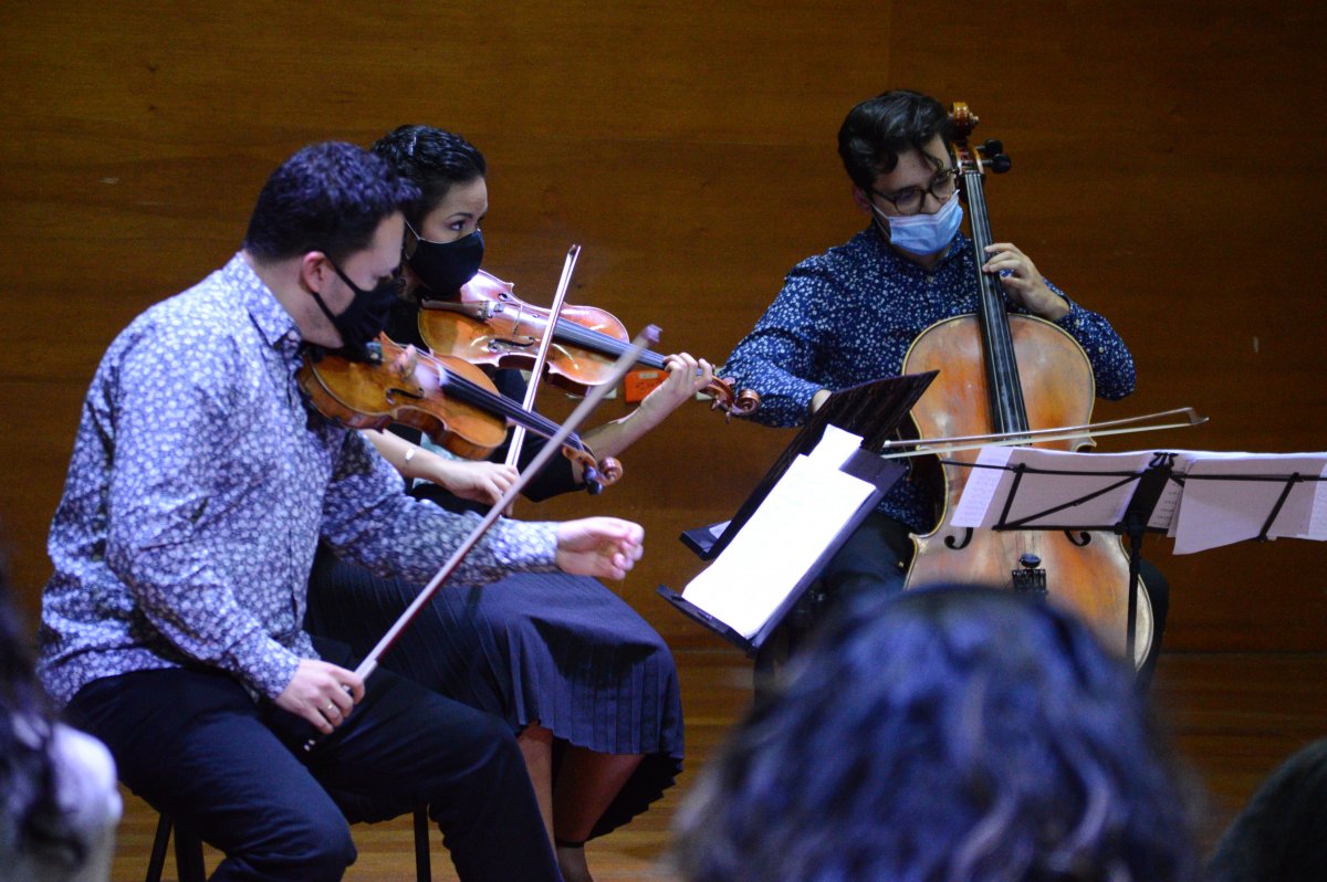 Estímulos y convocatorias de la Orquesta Filarmónica de Bogotá 1 Estímulos y convocatorias de la Orquesta Filarmónica de Bogotá La Orquesta Filarmónica de Bogotá entregará más de mil millones de pesos, correspondientes a 26 convocatorias para este año 2022, y otorgarán 150 estímulos por un valor de 700 millones de pesos a ganadores de convocatorias, y, alrededor de $190 millones para jurados.