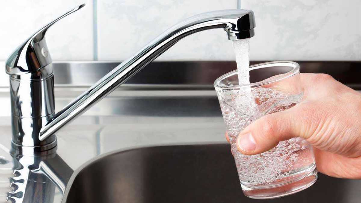 Atento a los cortes de agua para hoy viernes 01 de abril 1 Atento a los cortes de agua para hoy viernes 01 de abril Para garantizar el suministro de agua a todos los usuarios, la Empresa de Acueducto y Alcantarillado de Bogotá (EAAB) realizará este jueves 31 de marzo de 2022 cortes de agua por obras de reparación en las redes de distribución de algunos sectores de la ciudad.