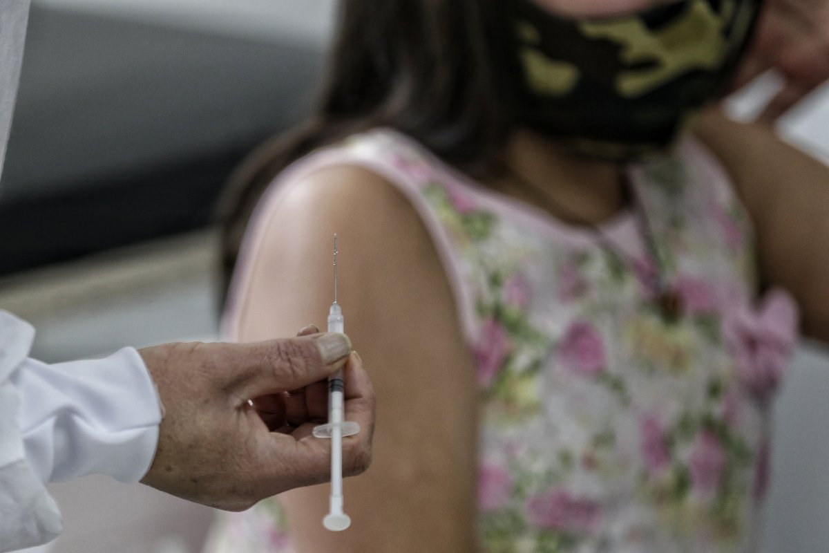 En Colombia más de 8 millones de personas ya tienen dosis de refuerzo El último informe del Plan Nacional de Vacunación señala que en el país se han aplicado 76.367.277 dosis contra el COVID-19, de las cuales 174.014 fueron administradas el lunes 21 de febrero.