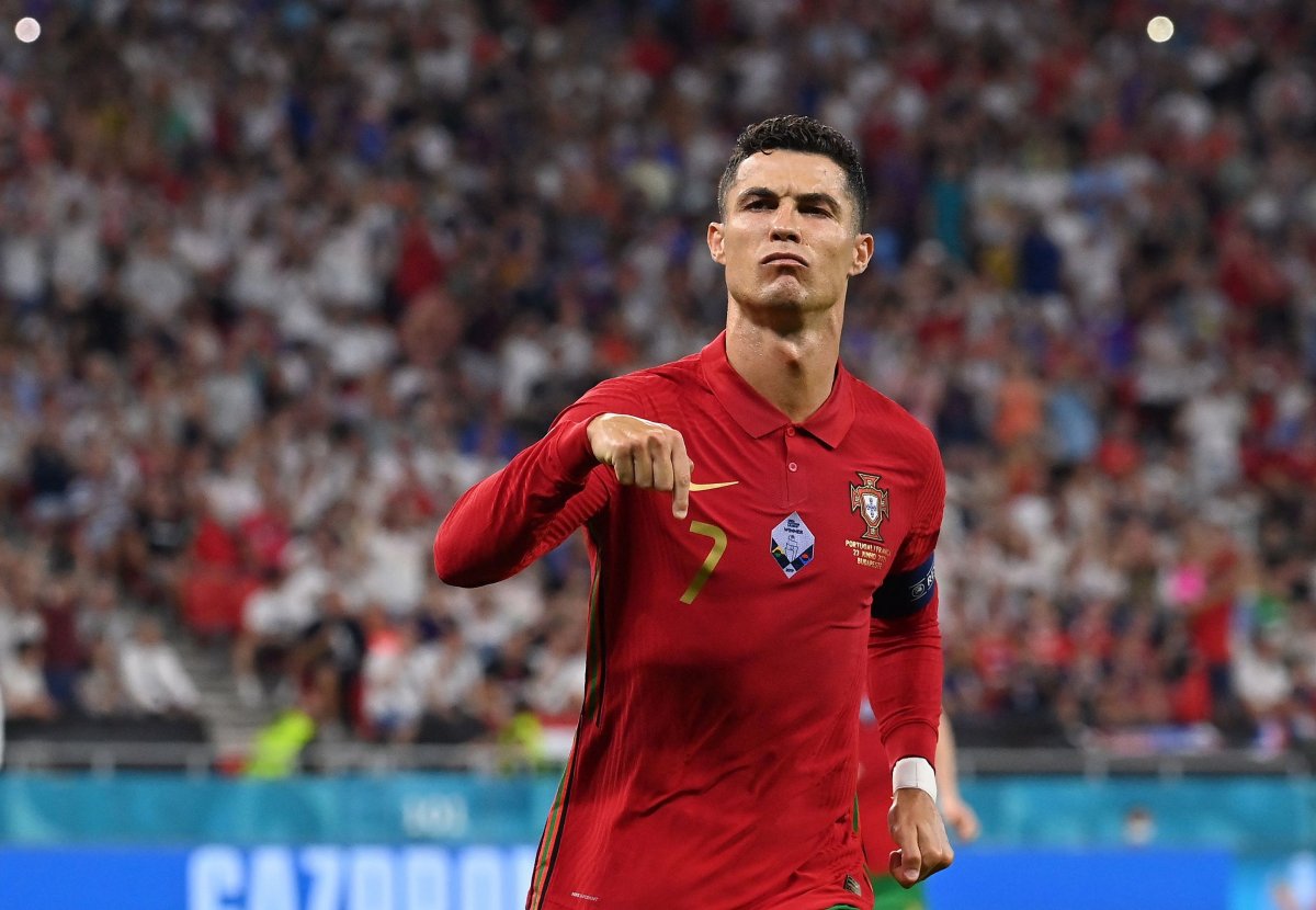 Los 10 deportistas más seguidos de Instagram 10 Los 10 deportistas más seguidos de Instagram Si hablamos de seguidores en Instagram, el mundo del deporte sale a relucirse por la gran influencia que tiene en todo el mundo, yendo desde Cristiano Ronaldo como la persona más seguida, hasta el colombiano y gran estrella del Al Rayyan, James Rodríguez.