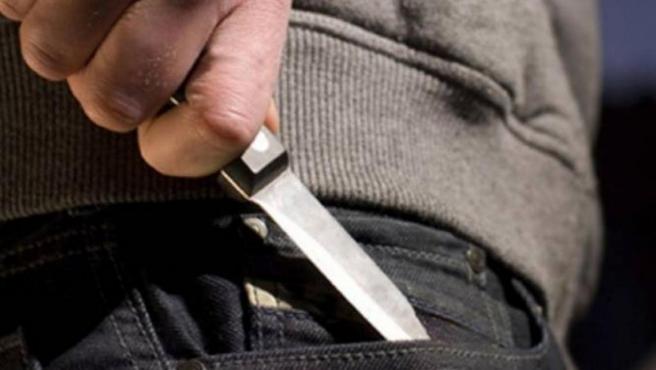 Pillos ingresaron a casa de periodista y amenazaron a su hija de 4 años Los ladrones siguen atacando, esta vez la víctima fue una periodista que denunció en otro medio de comunicación que unos pillos ingresaron a su vivienda, ubicada en la localidad de Suba, donde no solo la amenazaron a ella sino también a su pequeña hija de 4 años y a su madre.