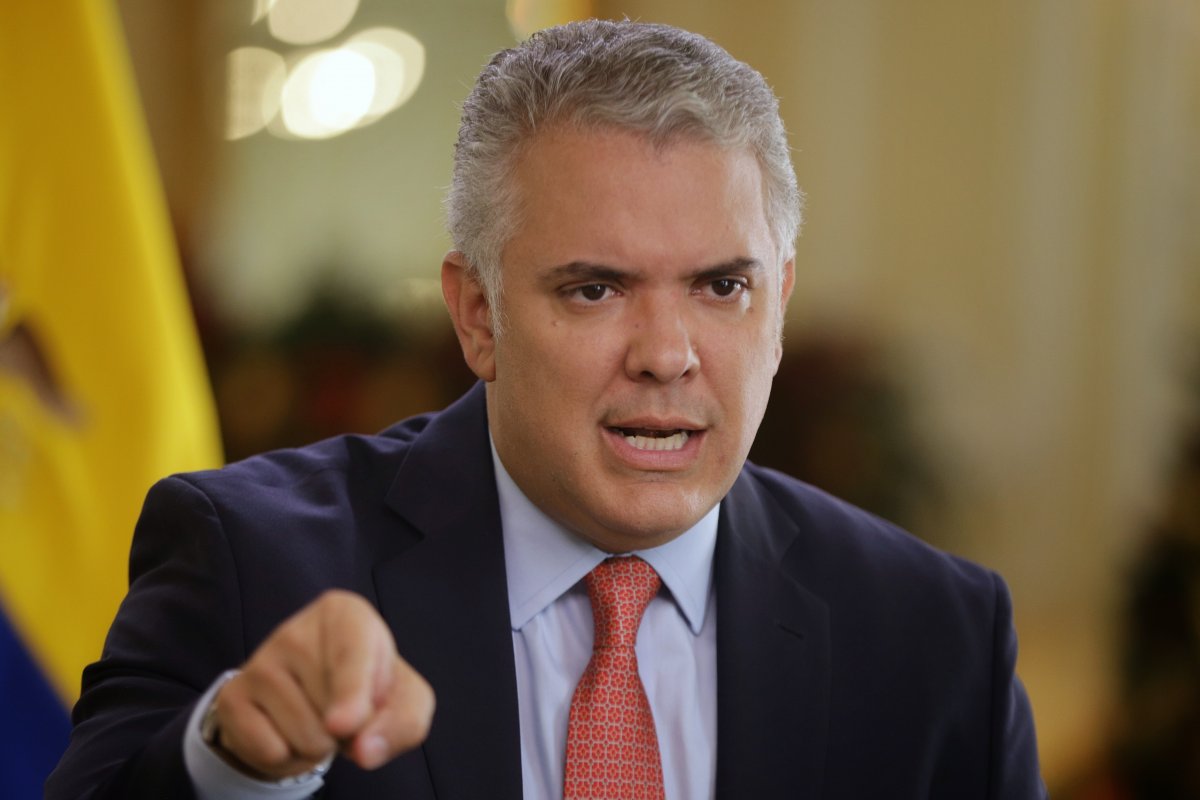 "Esta decisión es inconstitucional": Duque sobre su orden de arresto 1 "Esta decisión es inconstitucional": Duque sobre su orden de arresto El presidente de la República, Ivan Duque, respondió a la orden de arresto en su contra emitida por el Tribunal Superior de Ibagué y afirmó que la orden judicial es “una decisión política y una decisión sin soporte jurídico” que viola la constitución.
