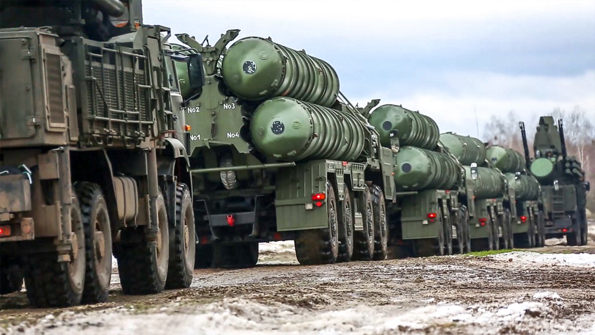 Rusia anuncia retirada de tropas de Ucrania y baja la tensión internacional 8 Rusia anuncia retirada de tropas de Ucrania y baja la tensión internacional El Gobierno de Rusia ha anunciado este martes la retirada de parte de las tropas desplegadas cercas de la frontera con Ucrania tras finalizar las maniobras que estaban llevando a cabo en la zona, ante el repunte de las tensiones con el país vecino durante los últimos meses.