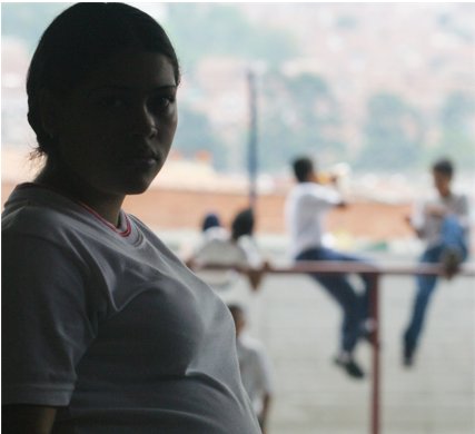 Embarazo infantil aumentó 19,4 % en el país durante 2021 &nbsp;Entre enero y octubre de 2021 se presentó un incremento de 144 casos (19,4 %) en el número de nacimientos por embarazos en niñas entre los 10 y 14 años de edad, comparado con en el mismo periodo de 2020, según informó la Defensoría del Pueblo.