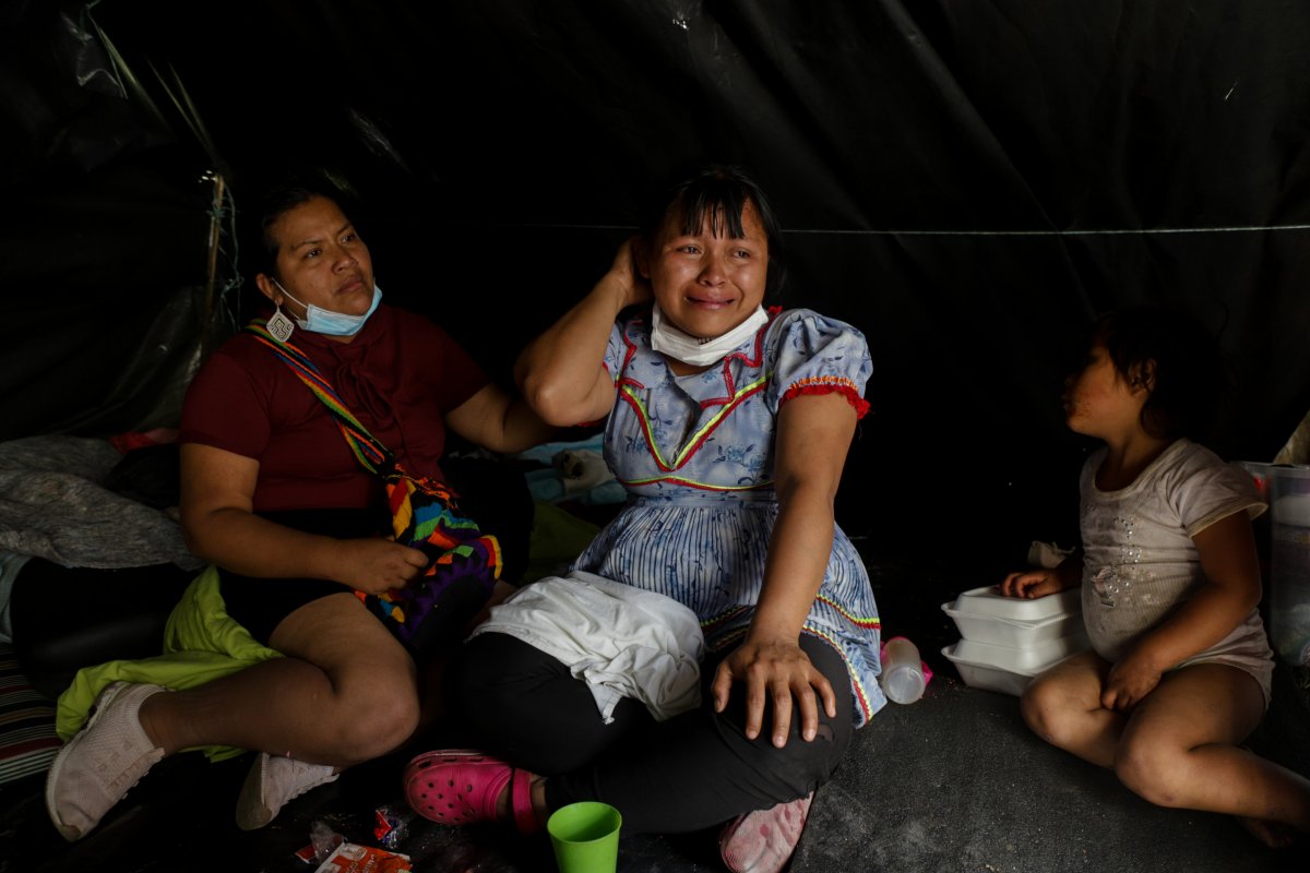 Indígenas embera en Bogotá: entre ratas y tuberculosis Lejos de su tierra, un millar de indígenas desplazados por el conflicto acampan en el Parque Nacional de Bogotá desde septiembre. La desoladora postal trae a la memoria la violencia en los confines de Colombia donde los grupos armados imponen su ley.