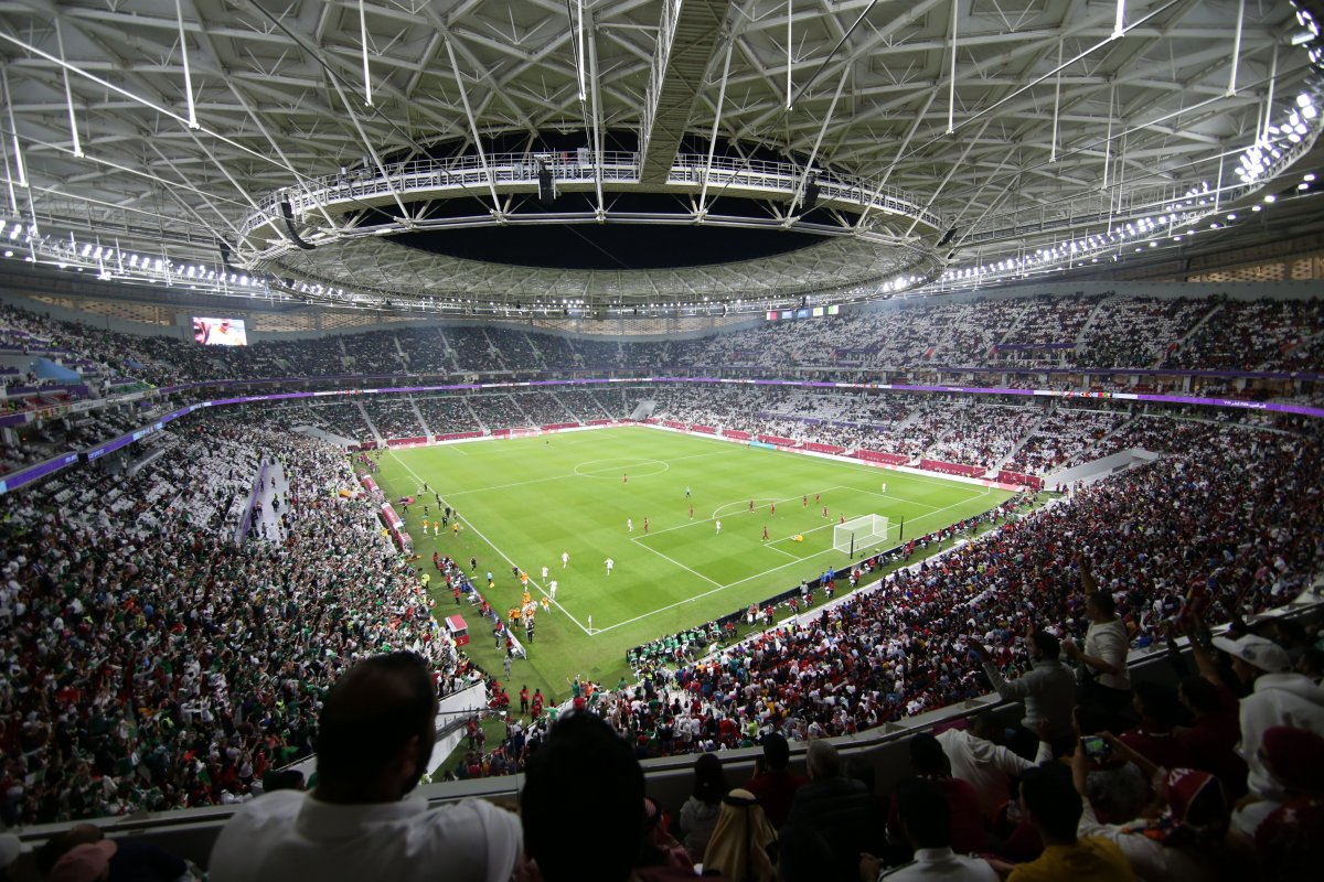 La nueva ayuda del VAR para detectar los fuera de juego 1 La nueva ayuda del VAR para detectar los fuera de juego La Fifa sorprendió con un novedoso cambio tecnológico en el VAR para detectar con mayor exactitud los fuera de juego durante los partidos de fútbol. Se espera que esta herramienta esté completamente lista para usar en la próxima Copa del Mundo, que se jugará en Catar.