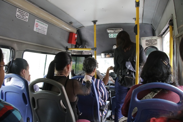 "No están solas": habló joven abusada en un bus del Sitp Una de las jóvenes que recientemente fue violentada sexualmente en un bus Sitp, habló en otro medio de comunicación y hizo un llamado a las autoridades y a la alcaldesa, Claudia López.