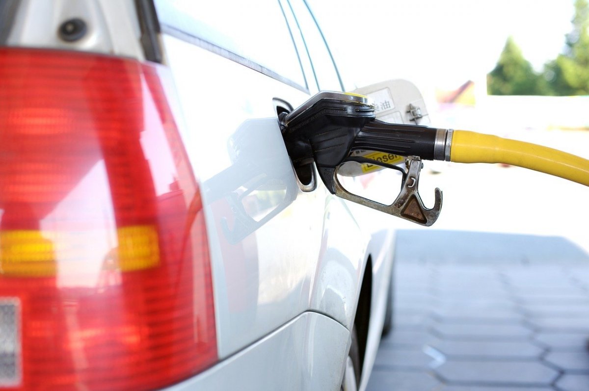 Al Estado le costaría 12 billones estabilizar los precios del combustible 7 Al Estado le costaría 12 billones estabilizar los precios del combustible El año pasado se estimaba que el déficit que tenía el Fondo de Estabilización de Precios de los Combustibles (Fpec) se encontraba sobre los $7,6 billones, de acuerdo con un estimado de Corficolombiana.