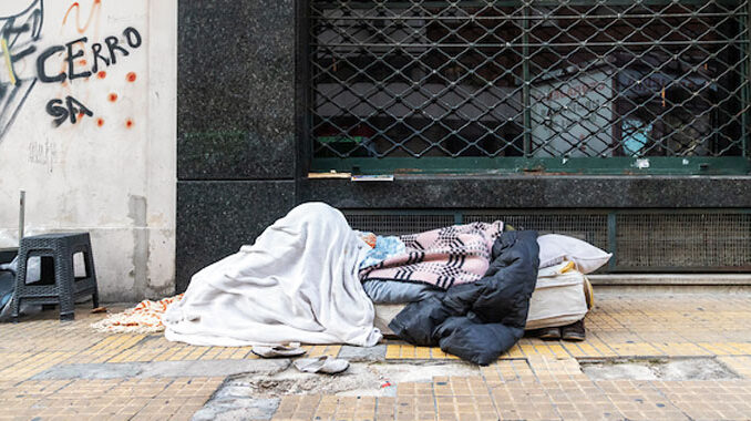¡Pilas! Otra modalidad de robo en Bogotá 1 ¡Pilas! Otra modalidad de robo en Bogotá Las autoridades pudieron establecer el uso de una modalidad de robo en Bogotá, donde los pillos, se están disfrazando de habitantes de calle para hurtar en establecimientos comerciales.