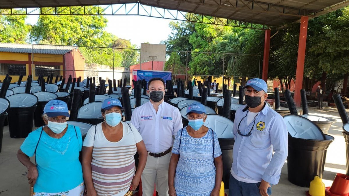 Ahora más de 4 millones de hogares se beneficiarán con Ingreso Solidario El programa Ingreso Solidario, que nació en medio de la emergencia causada por el COVID-19, aumentará a partir de marzo su cobertura a 4.085.000 hogares participantes, superando así el actual número de participantes, que se encontraba en 3 millones.  