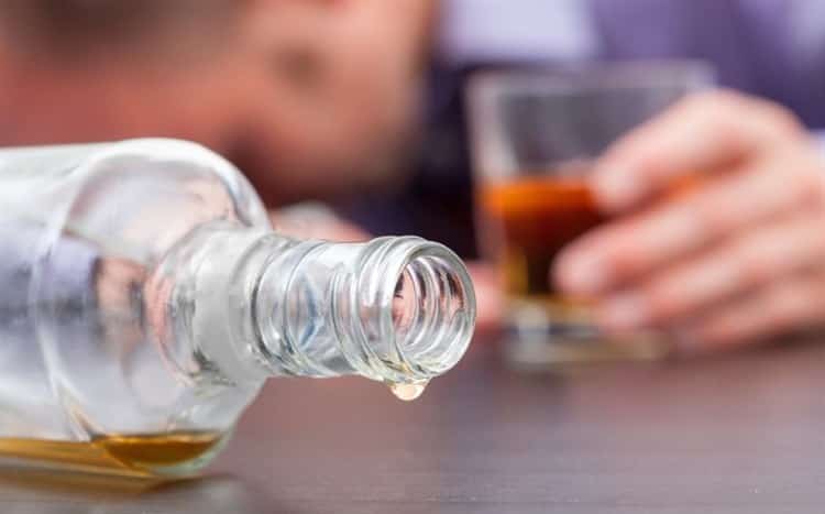 Encuentran sin vida a hombre en un hotel de Chapinero 1 Encuentran sin vida a hombre en un hotel de Chapinero En un hotel de la localidad de Chapinero un huésped apareció son vida en la últimas horas, en lo que parece ser un suicidio. Dentro de su habitación se encontraron botellas de licor y alucinógenos, según indicaron uniformados de la Policía Metropolitana de Bogotá.