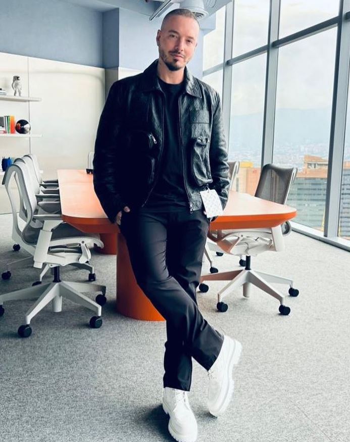 Se complicó la salud de la mamá de J Balvin 1 Se complicó la salud de la mamá de J Balvin Hace algunos días se conoció que Alba Mery Balvin, la madre del cantante paisa J Balvin, se encontraba hospitalizada por complicaciones derivadas del COVID-19. Ahora, este jueves el cantante confirmó que su madre se encuentra en la Unidad de Cuidados Intensivos (UCI).