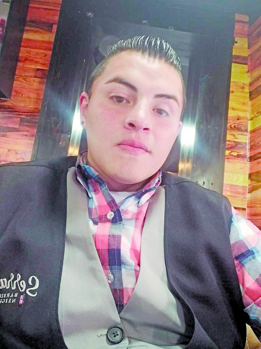 Vil asesinato de Steven en La Victoria Q’HUBO pudo conocer que, pasada la medianoche de ayer, varias personas se encontraban en una celebración en la Calle 38 Sur con Carrera 3D Este. Allí, según algunos testigos de la terrible escena, el joven identificado como Arnold Steven Beltrán (25 años) llegó a saludar a una de las mujeres que se encontraba en el lugar.