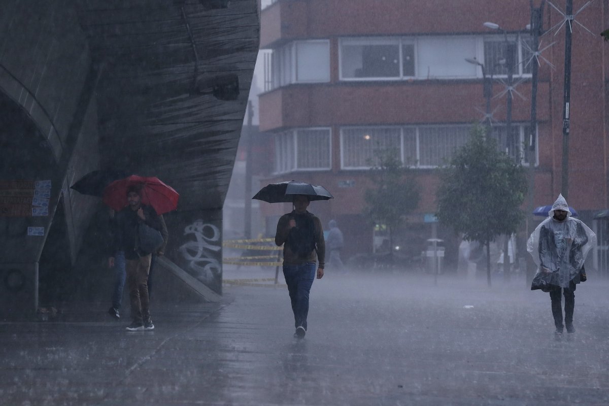 Continúa la emergencia y afectaciones por la temporada de lluvias 1 Continúa la emergencia y afectaciones por la temporada de lluvias En cuanto a movimientos en masa, por un lado, en el municipio de Padilla, Cauca, en el Sector Pinza y Tumba corregimiento del Carmen, el movimiento en masa dejó una vía taponada, de otro lado, en el municipio de Santa Cecilia en el departamento de Risaralda debido a las fuertes lluvias también una vía resulto afectada por un derrumbe.